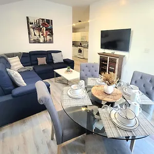 Luxury 5queenbed - 20 Min Away Manhattan Apartment